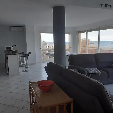 Apartment T4 Front De Mer Plage
